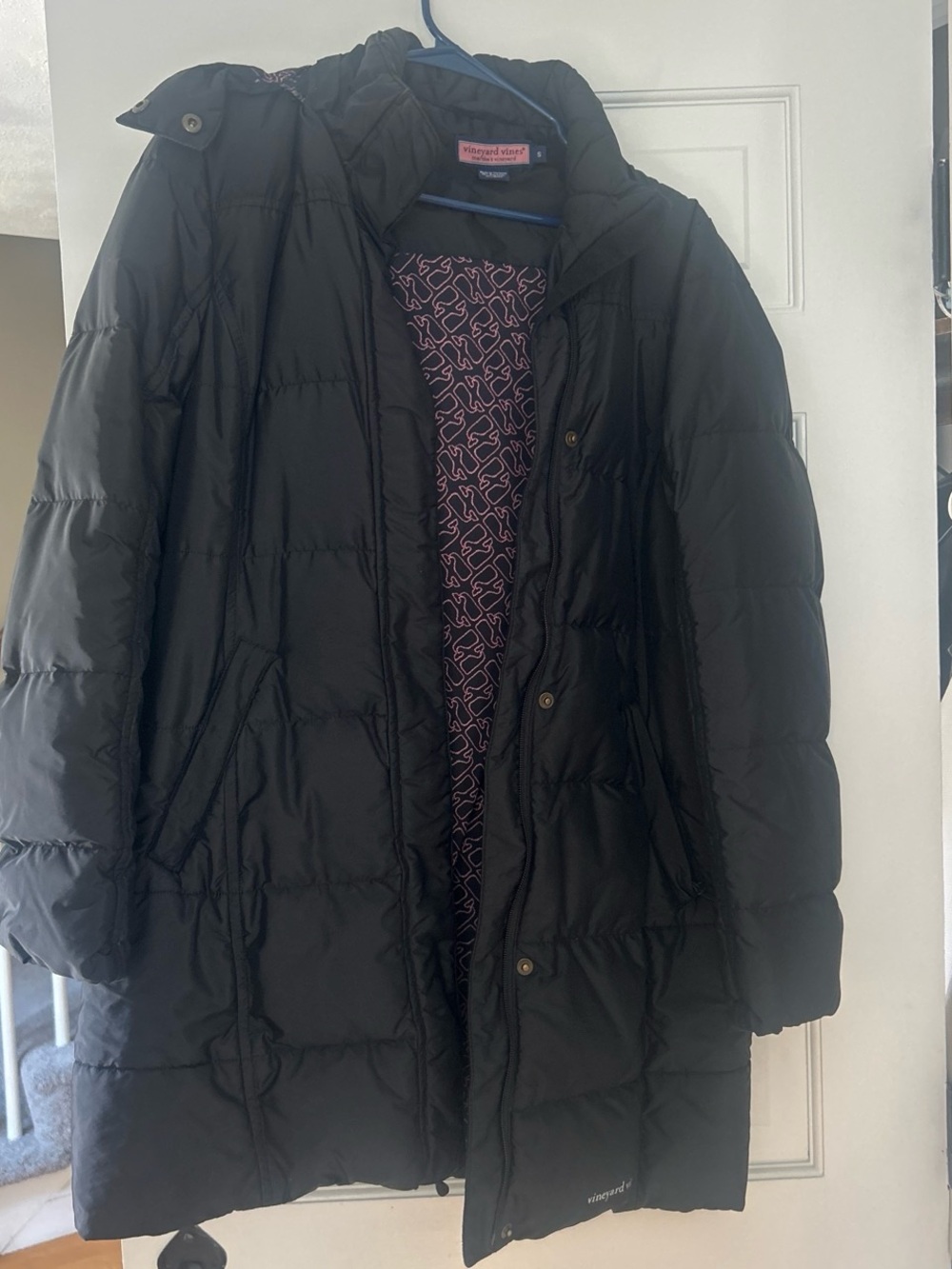 Black Vineyard Vines Quilted Puffer Coat with Patterned Lining